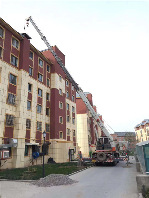 双滦区跨街广告牌的高空安装注意事项