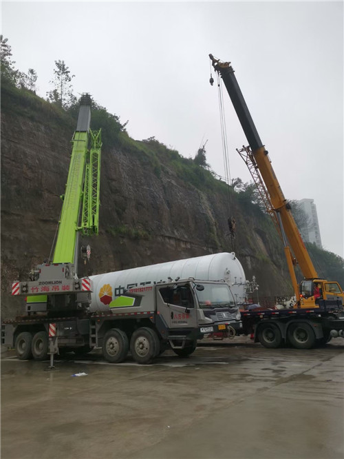 双滦区“不怕风雨冻”—— 吊车的 “恶劣环境适应” 技术